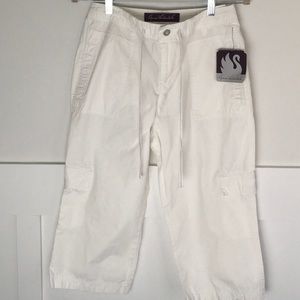 Gloria Vanderbilt 100% cotton Capri Pant white